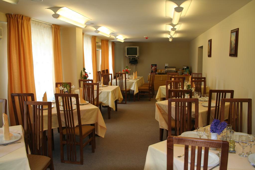 Hotel Baneasa Parc 3*